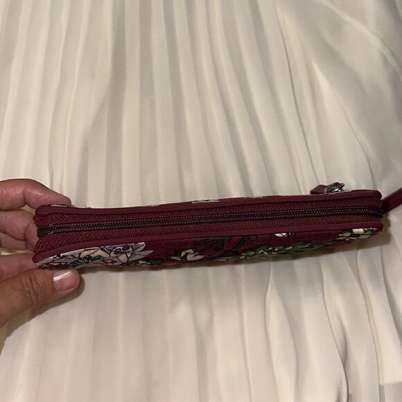 Vera Bradley Bordeaux Blooms Burgundy Large Quilted Floral Wristlet RFID Wallet - Picture 3 of 12